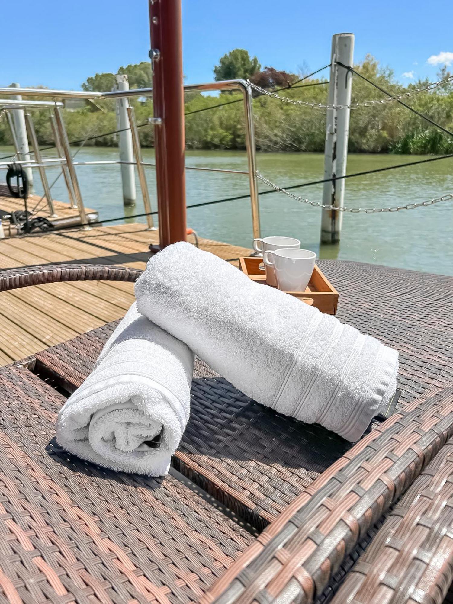 Hotel Sejour Unique Sur Un Bateau "Marius" Vauvert Exterior foto