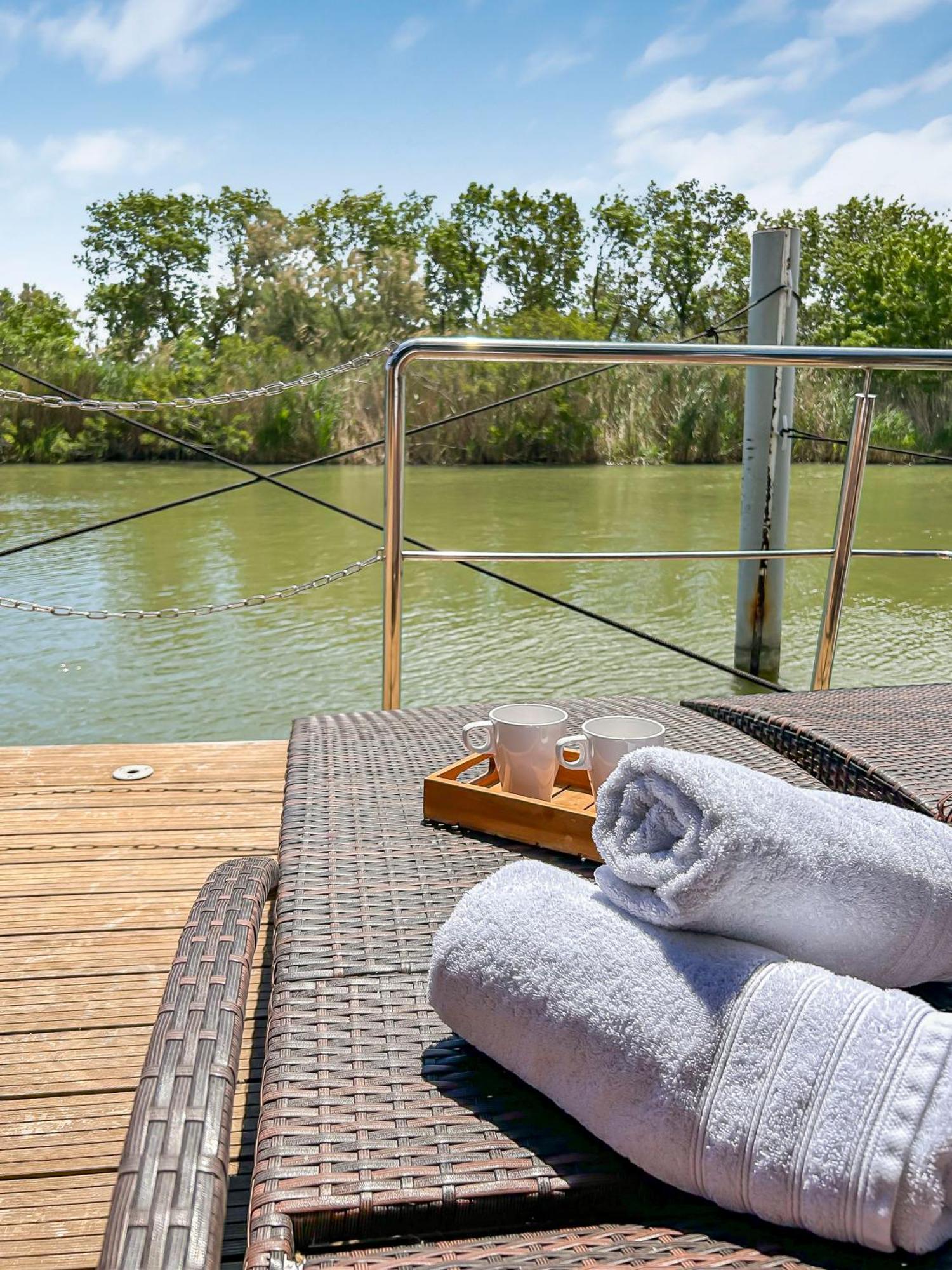 Hotel Sejour Unique Sur Un Bateau "Marius" Vauvert Exterior foto